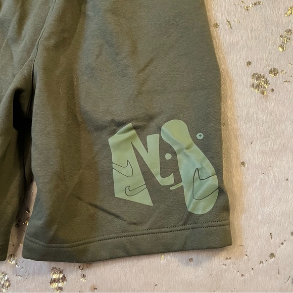 NWT NIKE XS Sportswear Club Fleece Graphic Cotton Short Olive Green Logo - Picture 2 of 10